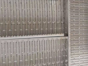 Rectangular Grid Serrated Plank Grating