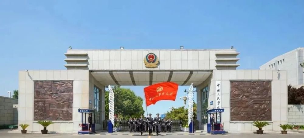 The Durability Enhancement of Steel Grating Through Hot-Dip Galvanizing