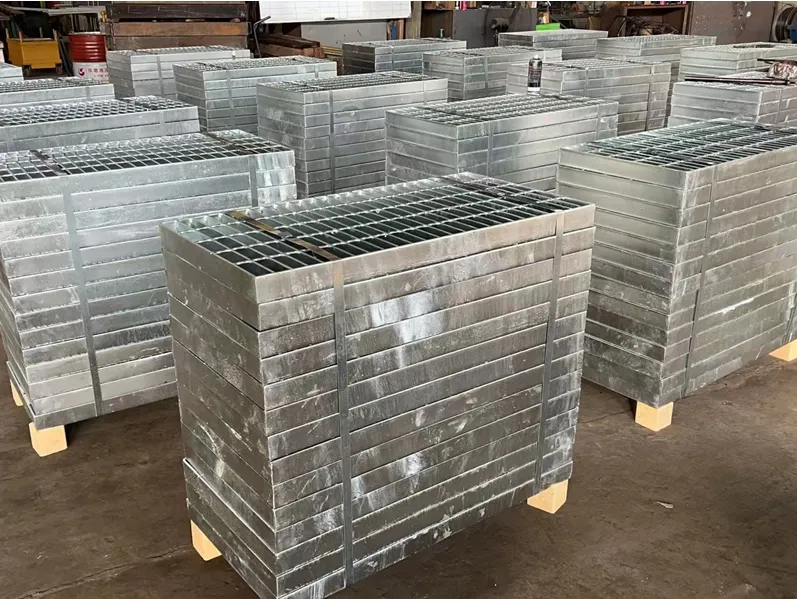 Welded Steel Grating vs. Expanded Metal Grating for Railways: A Comprehensive Comparison