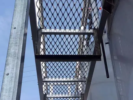 Chemical plant maintenance walkway
