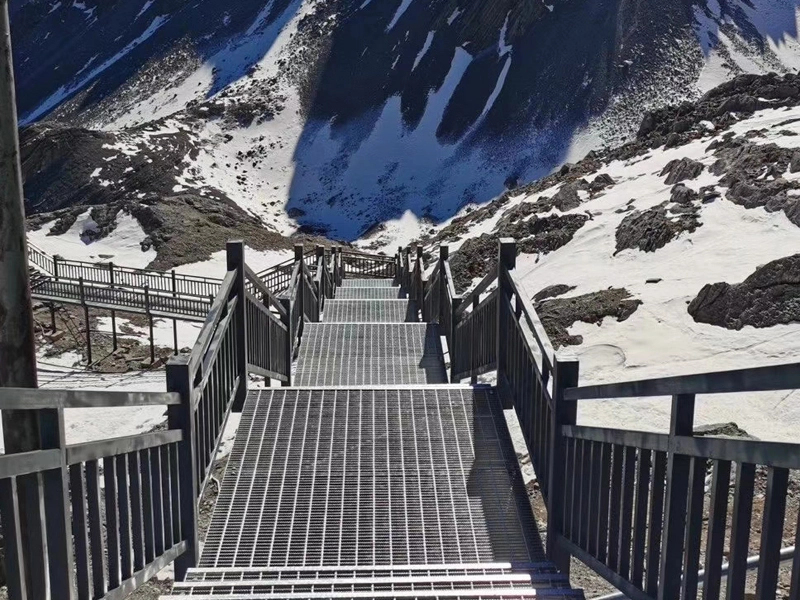 Steel Grating for Scenic Trails
