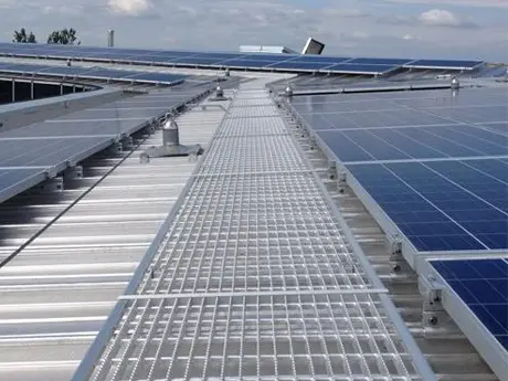 Rooftop photovoltaic maintenance walkway