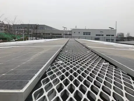 Rooftop photovoltaic maintenance walkway