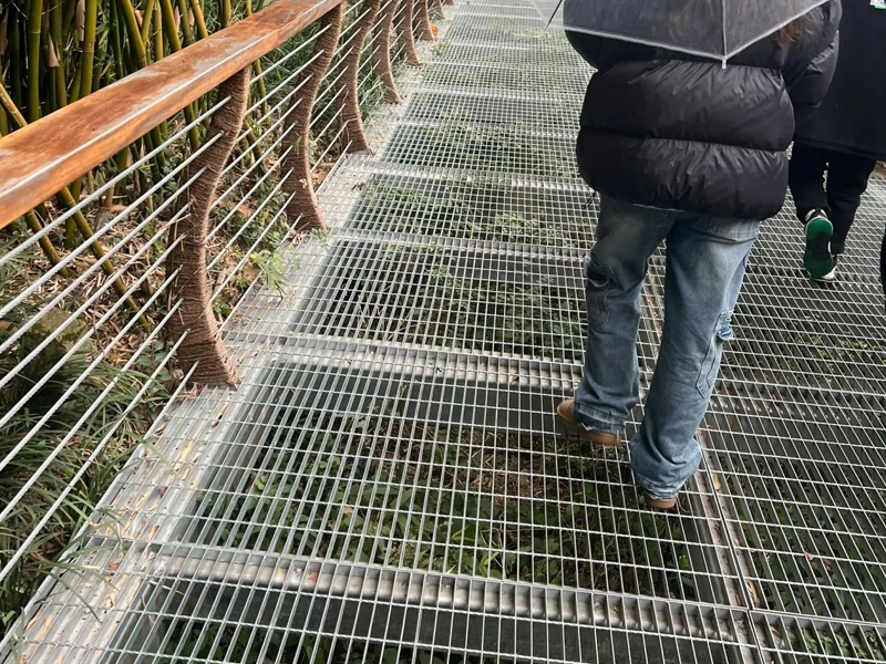 Steel Grating for Scenic Trails