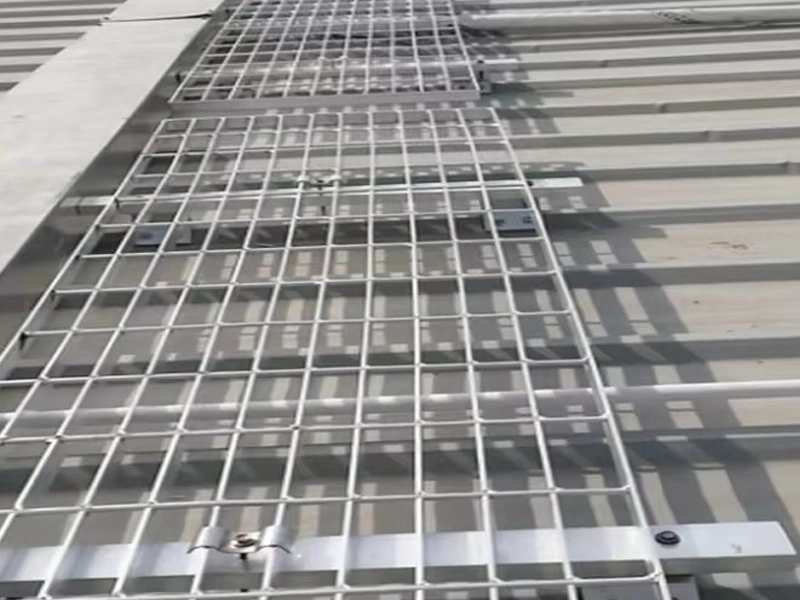 Steel Grating for Solar Roof Walkways