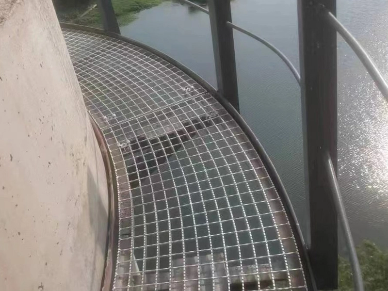 Steel Grating for High-Speed Rail Maintenance Platforms