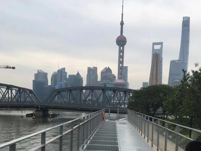 Steel Grating for Urban Riverside Applications