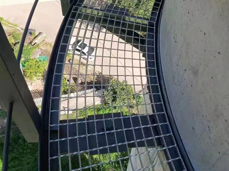 Steel Grating for High-Speed Rail Maintenance Platforms
