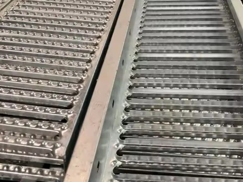 Ineinandergreifendes Dielenrost