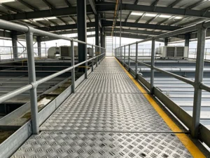 Laufsteg mit Diamant-Sicherheitsgitterrost